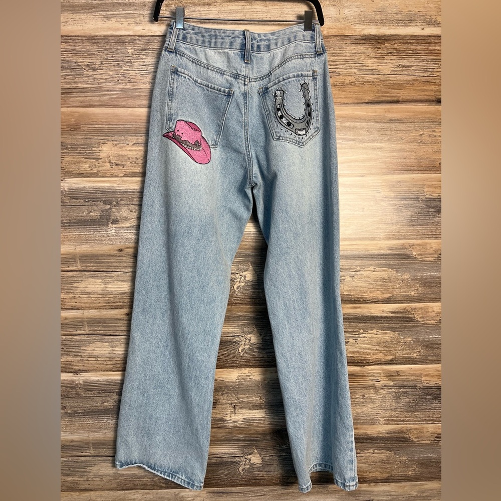 Forever 21 90's Fit Light Wash Patch Jeans NWT - Picture 4 of 4